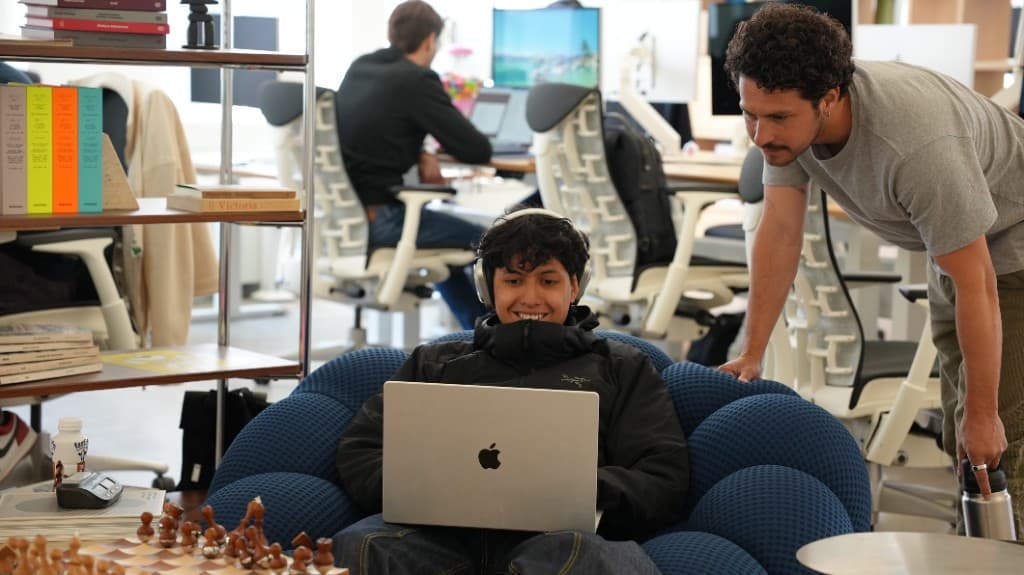 Two Cohorvaers working through something together in the office lounge