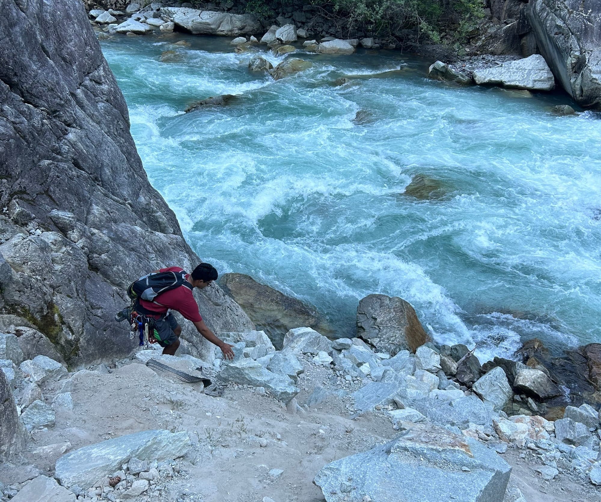 Scrambling down to a (beginner friendly) rock wall in Squamish